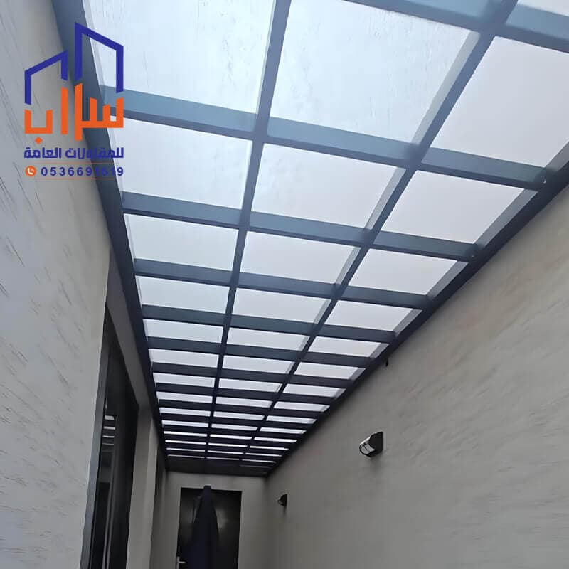 أشكال مختلفة من مظلات لكسان